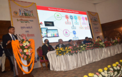 Shri Bhupinder Pathak, Senior Technical Director, NIC HP giving a short presentation during the launch ceremony